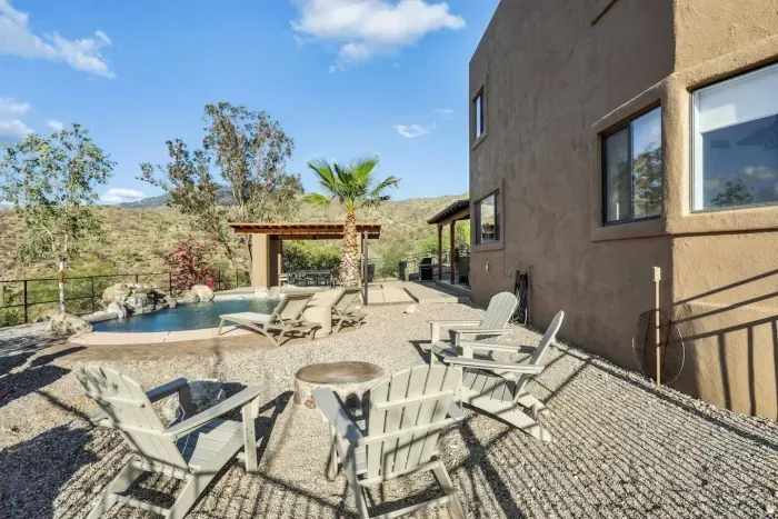 Outdoor Oasis: Relax by the pool, soak in stunning mountain views, and enjoy desert tranquility!