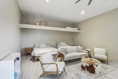 Guest House Retreat: Modern tile shower and serene mountain views for your relaxation.