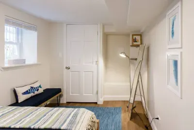 Flooring, Floor, Hardwood, Bedroom, Room