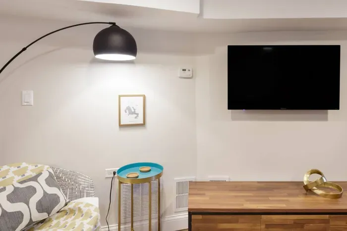 Screen, Indoors, Furniture, LCD Screen, TV