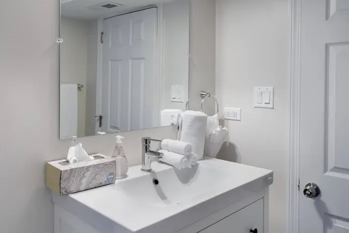 Double Sink, Sink, Sink Faucet, Indoors, Home Decor