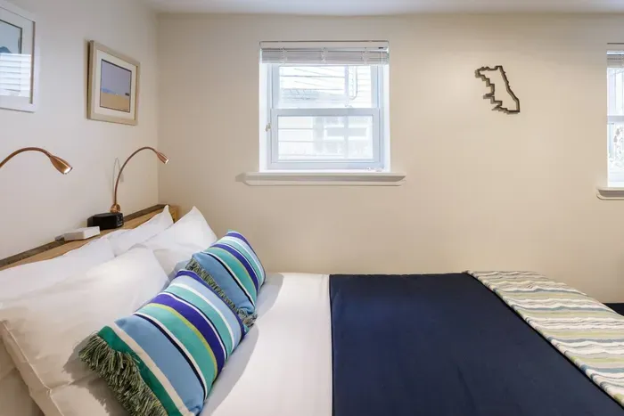 Bedroom, Room, Indoors, Furniture, Pillow