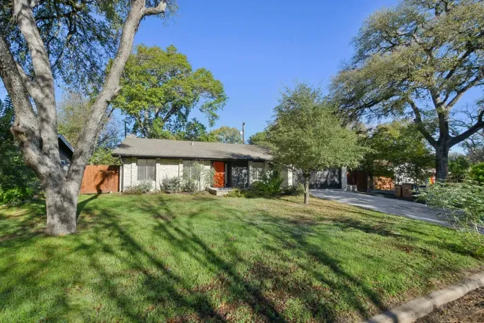Charming Exterior: Enjoy serene outdoor space with vibrant greenery and a welcoming entrance!