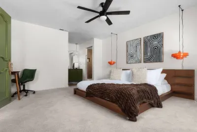 Sleek, King Suite Retreat: Modern decor, vibrant accents, and comfort await your Austin getaway!