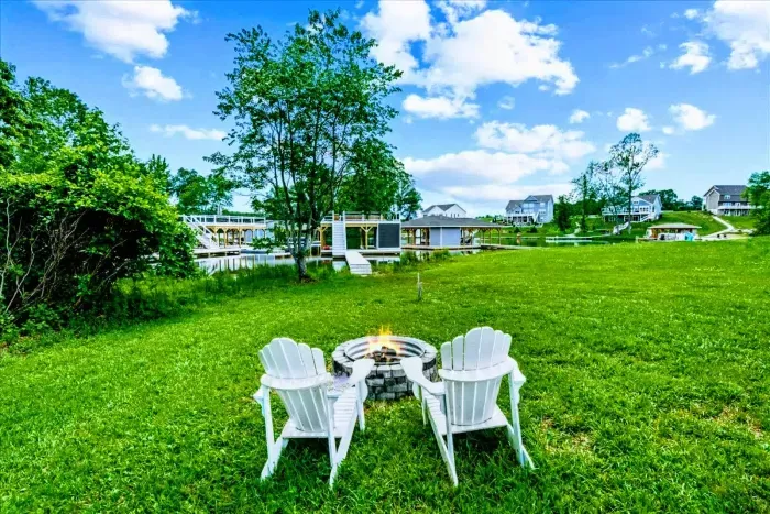 Cozy firepit retreat – Unwind by the fire, roast s’mores, and enjoy peaceful lake views under the open sky at S’more Lake Anna.