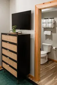 Ensuite convenience means you’re just steps away from freshening up after a day on the lake. Comfort and adventure, all in one room 