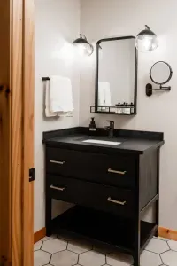 Ensuite convenience: the Ski Bunny Boutique bathroom features a spacious vanity with plenty of room to stash gear, get ready, or warm up après-ski