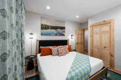 A true “choose your own adventure” space — will you curl up under the soft throw on the Purple-brand mattress, binge your favorite show, or sip a nightcap under the glow of crystal sconces? No matter what rows your boat, you’ll find your pace here