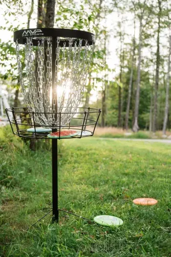 Camp Kindred is more than a cabin — it’s playtime, too. With your own backyard disc golf baskets (three of them today!), guests can toss frisbees, practice putts, or start a friendly tournament before heading out to Wisp or the lake