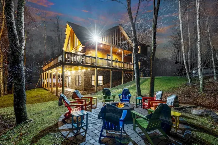 Rustic charm meets contemporary luxury — with a touch of camp nostalgia. Think: cozy, woodsy vibes paired with modern touches that call ‘I’ve grown up, but I still love a good campfire.'