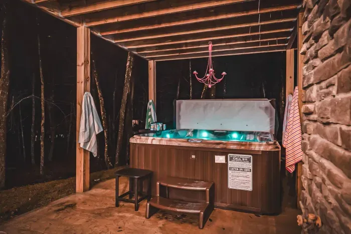 Soak in the mountain air and starry skies from Camp Kindred’s hot tub. Quick-dry towels are ready, and the vintage chandelier casts a glow that makes every soak feel equal parts cozy, elegant, and unforgettable
