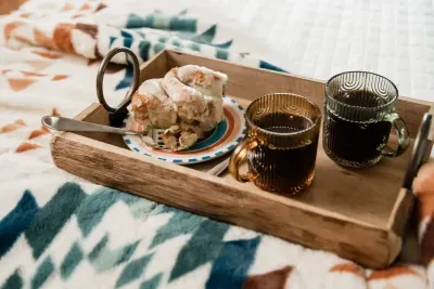 Being on the main floor means you’re steps from the kitchen—perfect for sneaking back with Arrowhead Market’s famous cinnamon buns and coffee. Adventure can wait a few minutes while you savor this kind of comfort