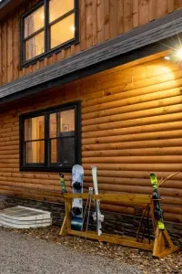 Store your gear in our custom ski rack! Designed to hold multiple sets of skis and snowboards, it’s the perfect spot to stash your gear after a day on the slopes—keeping everything organized and ready for your next adventure.  (skis not included)