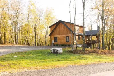 Arriving is effortless with a spacious drive and easy parking for multiple vehicles — perfect for family gatherings or ski trips