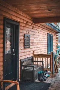 Gear up for the slopes right from the porch — bench seating, boot storage, and space to prep for a day at Wisp