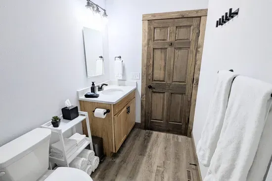 This full bathroom is conveniently situated between the second king bedroom and the twin xl bedroom. (UPSTAIRS)