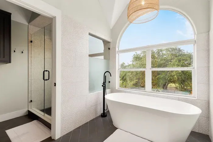 Bathtub with views for relaxing
