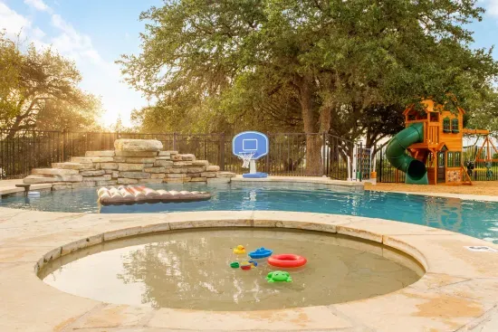 Splash pad wading pool for infants/toddlers
