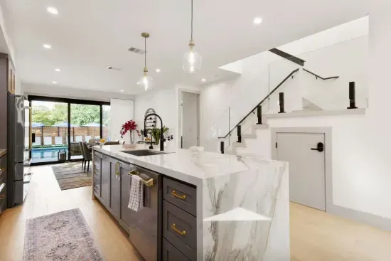 Pool + Hot Tub, 6 Rooms, Luxury Downtown Retreat