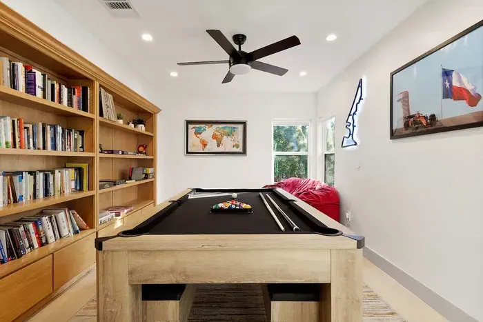 Pool + Hot Tub, 6 Rooms, Luxury Downtown Retreat - image 46 of 71