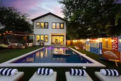 Pool + Hot Tub, 6 Rooms, Luxury Downtown Retreat - image 8 of 71