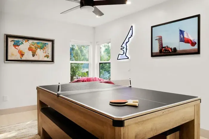Pool + Hot Tub, 6 Rooms, Luxury Downtown Retreat - image 49 of 71
