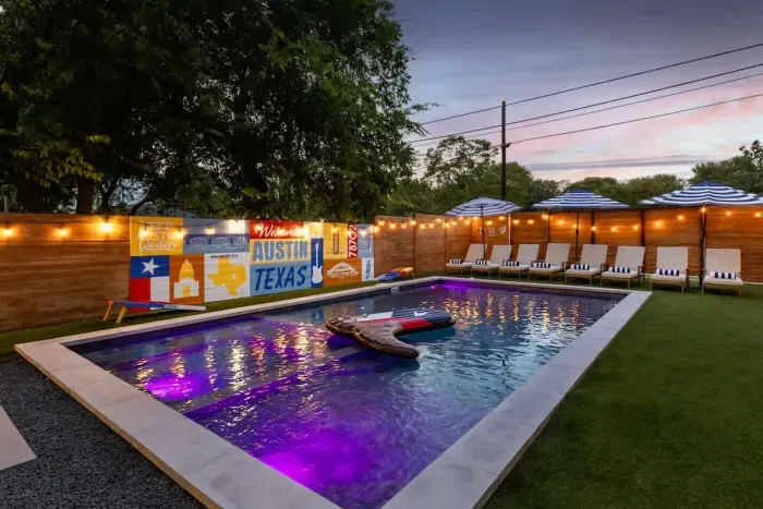 Pool + Hot Tub, 6 Rooms, Luxury Downtown Retreat - image 4 of 71
