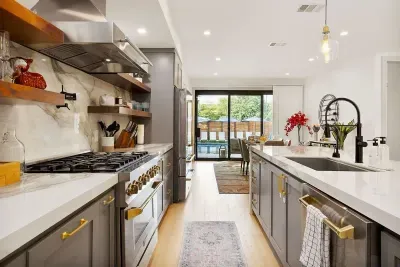 Pool + Hot Tub, 6 Rooms, Luxury Downtown Retreat - image 32 of 71