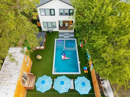Pool + Hot Tub, 6 Rooms, Luxury Downtown Retreat