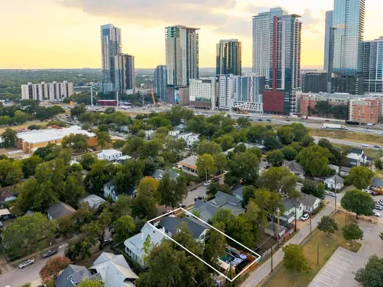 Pool + Hot Tub, 6 Rooms, Luxury Downtown Retreat