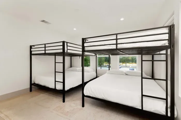 Pool + Hot Tub, 6 Rooms, Luxury Downtown Retreat - image 58 of 71