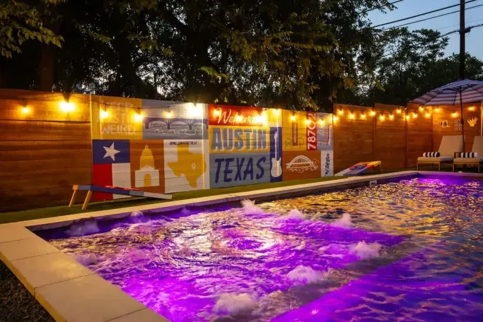 Pool + Hot Tub, 6 Rooms, Luxury Downtown Retreat - image 3 of 71