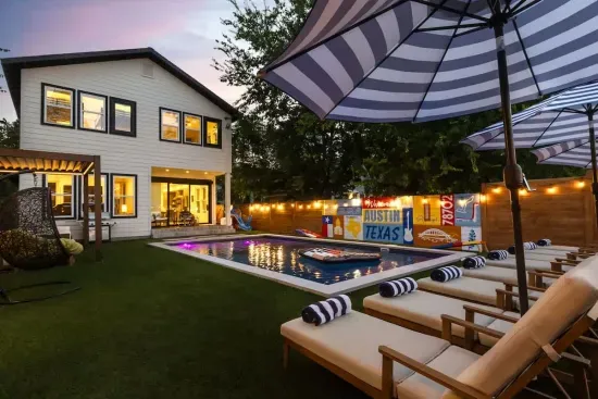 Pool + Hot Tub, 6 Rooms, Luxury Downtown Retreat