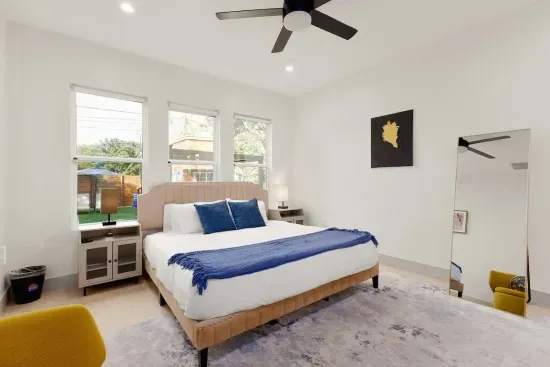 Pool + Hot Tub, 6 Rooms, Luxury Downtown Retreat