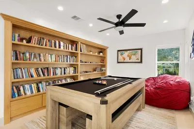 Pool + Hot Tub, 6 Rooms, Luxury Downtown Retreat - image 47 of 71