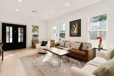 Pool + Hot Tub, 6 Rooms, Luxury Downtown Retreat - image 27 of 71