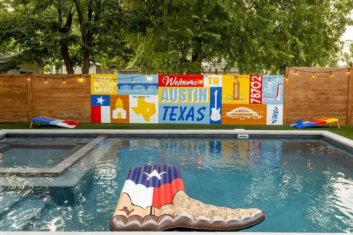 Pool + Hot Tub, 6 Rooms, Luxury Downtown Retreat - image 14 of 71