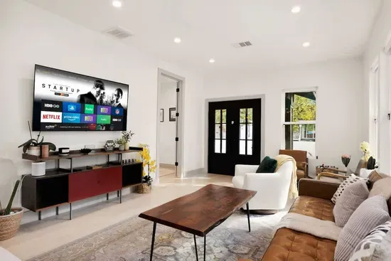 Pool + Hot Tub, 6 Rooms, Luxury Downtown Retreat