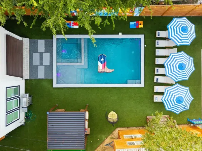 Pool + Hot Tub, 6 Rooms, Luxury Downtown Retreat - image 21 of 71