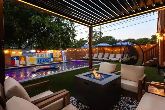 Luxury Downtown Retreat w/ Pool+Hot Tub, 6Bdr