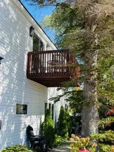 Hemmingway's Charlevoix Pied-a-terre - image 31 of 40