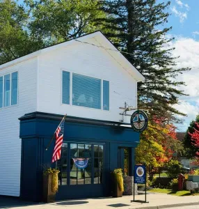Hemmingway's Charlevoix Pied-a-terre - image 33 of 40
