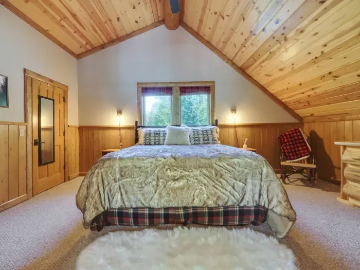 Master king bed