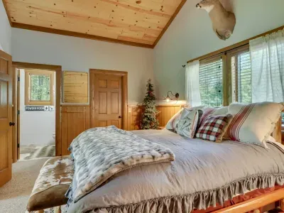 upper level Master bedroom with full bathroom 