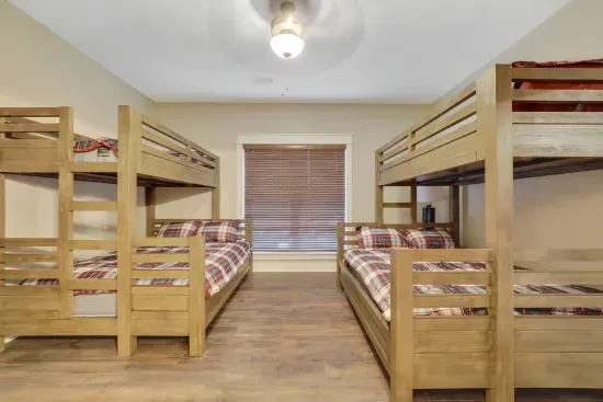 twins on top, queen on bottom bedroom #5