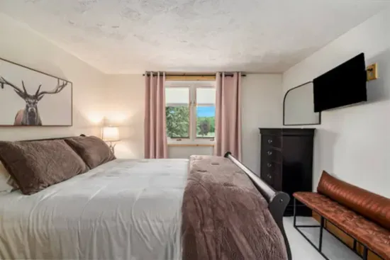 Base Camp Lodge Mountain Retreat