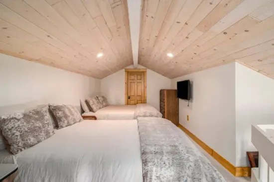 Base Camp Lodge Mountain Retreat