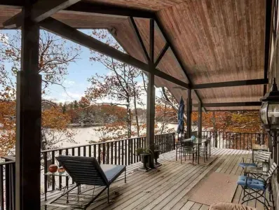 Wrap around upper deck