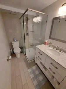 Full main floor bathroom