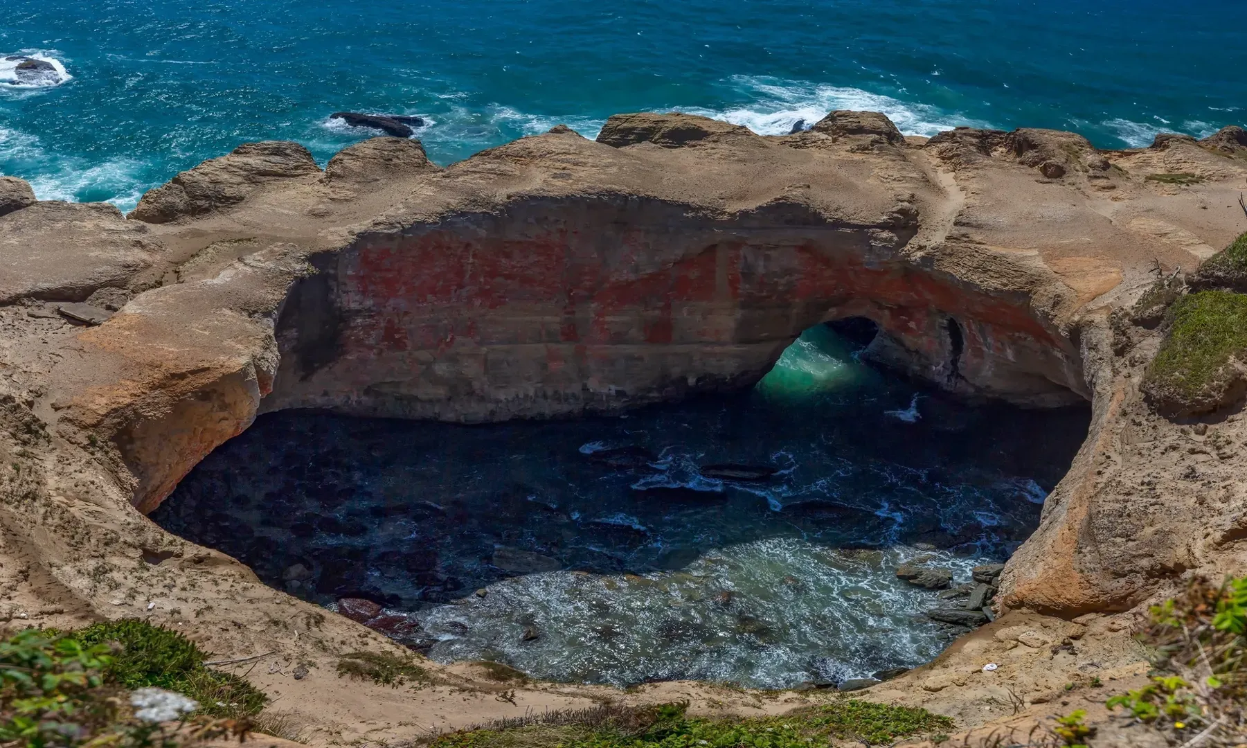 Devil's Punchbowl tide pools and coastal cliffs near Depoe Bay Oregon